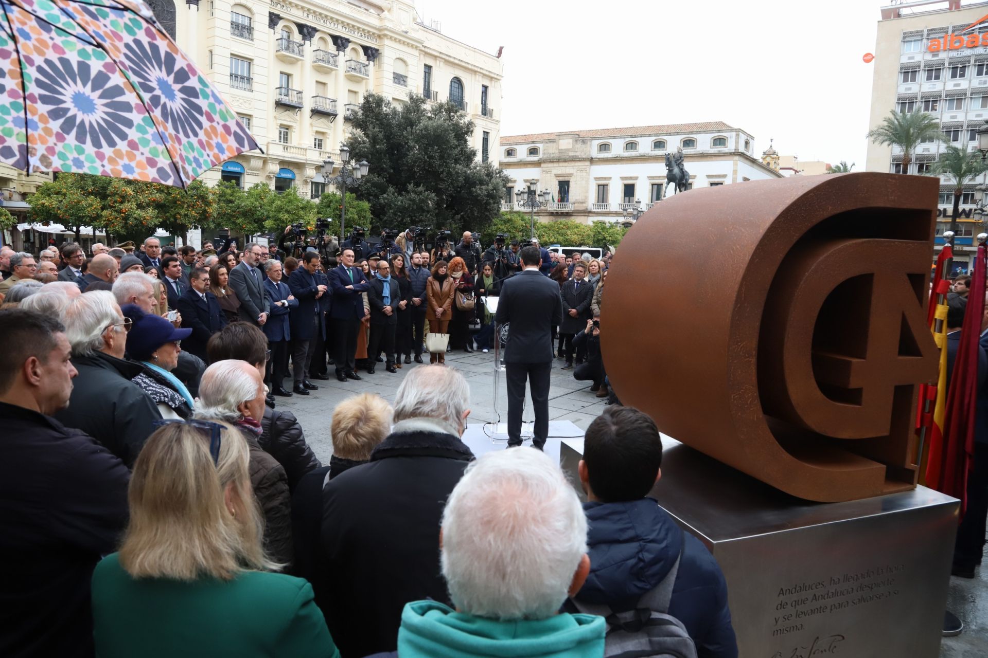 En imágenes, la inauguración de la escultura del 4D en Córdoba