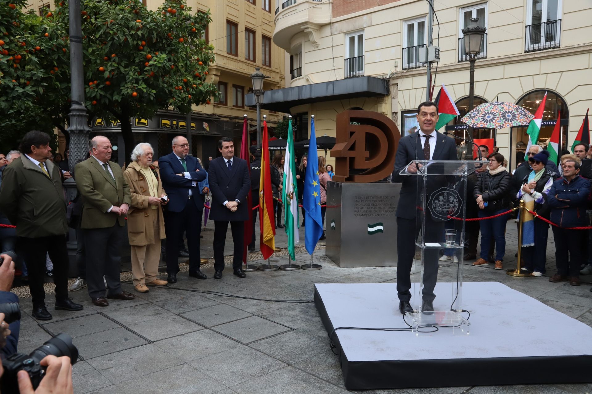 En imágenes, la inauguración de la escultura del 4D en Córdoba