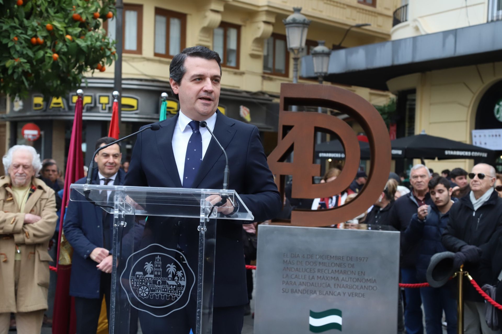 En imágenes, la inauguración de la escultura del 4D en Córdoba