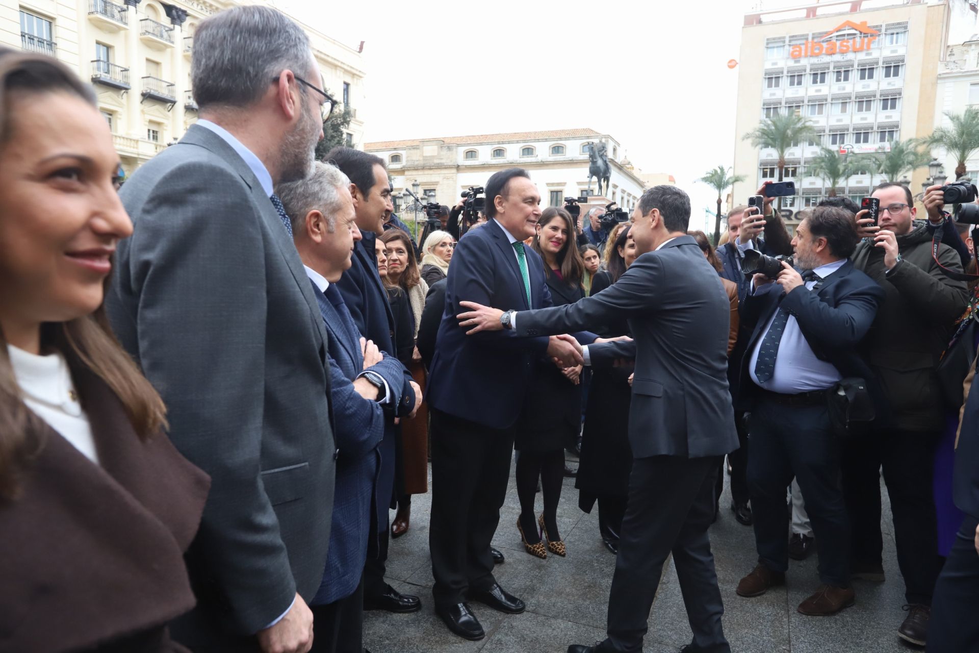 En imágenes, la inauguración de la escultura del 4D en Córdoba