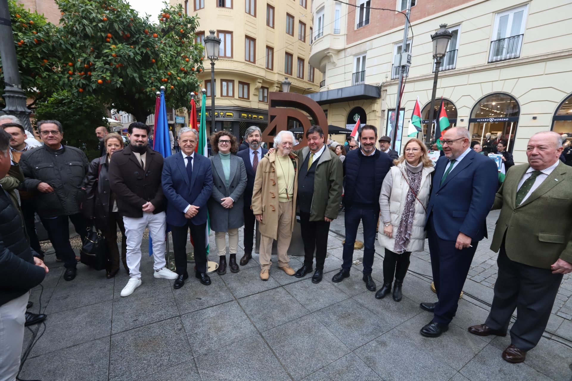 En imágenes, la inauguración de la escultura del 4D en Córdoba