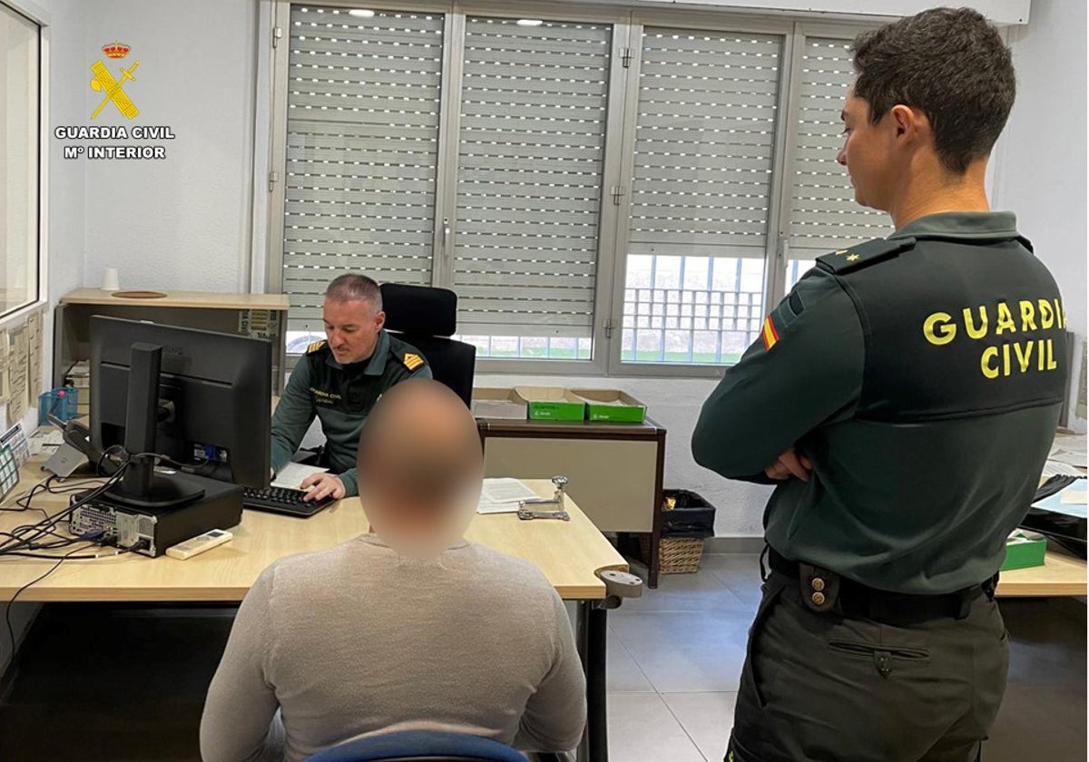 El investigado por falsa denuncia, en dependencias de la Guardia Civil