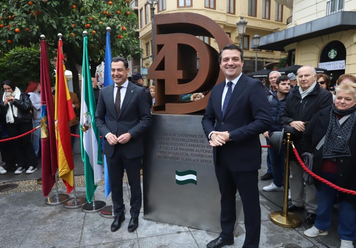 Juanma Moreno junto al alcalde de Córdoba, José María Bellido.