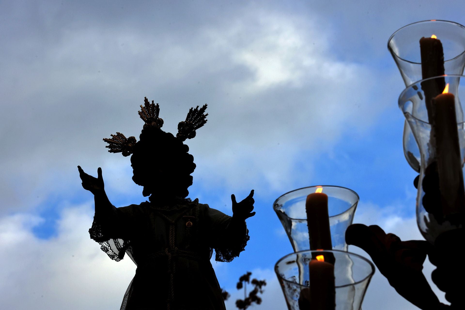 La procesión del Dulce Nombre de Jesús en Córdoba, en imágenes