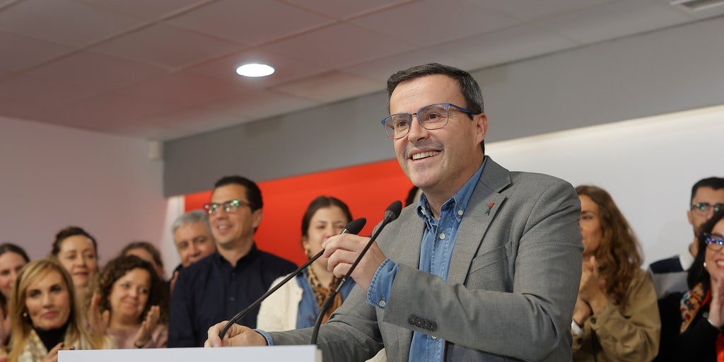 Gallardo, la forja de un nuevo barón díscolo en el PSOE de Sánchez