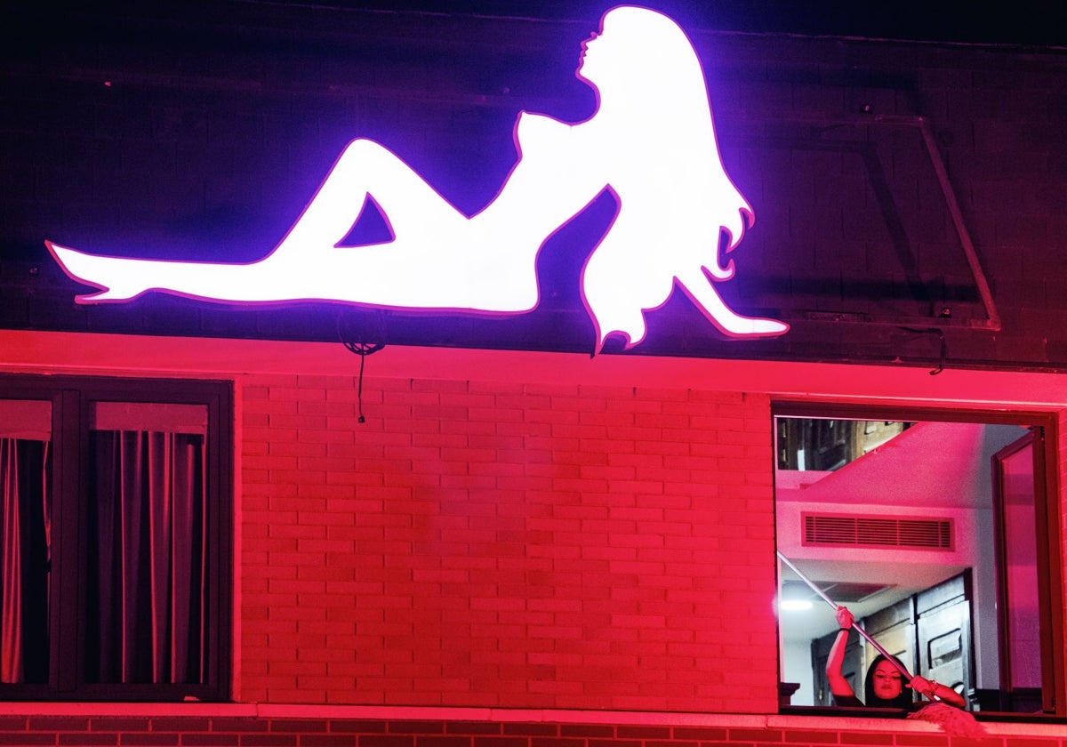 Exterior de un club de alterne en el Corredor del Henares