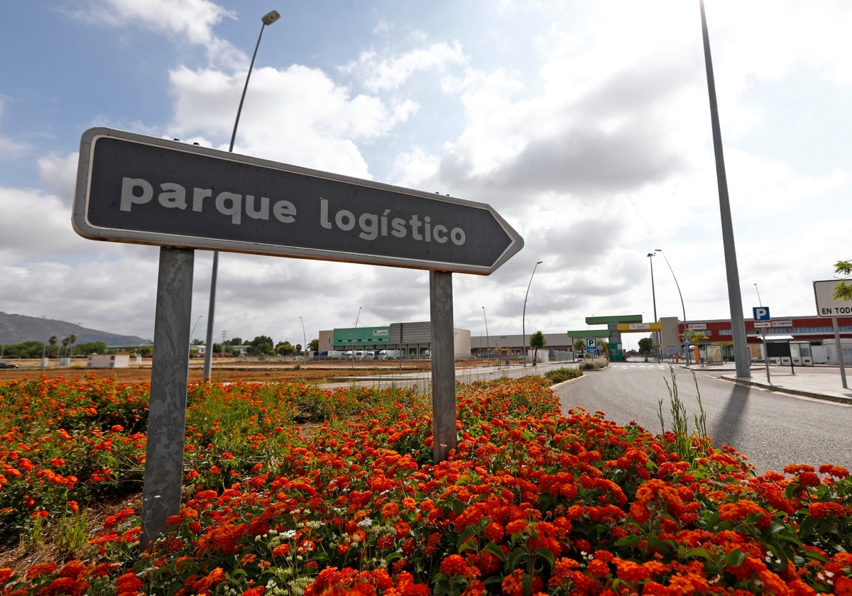 Acceso al parque logístico de El Higuerón