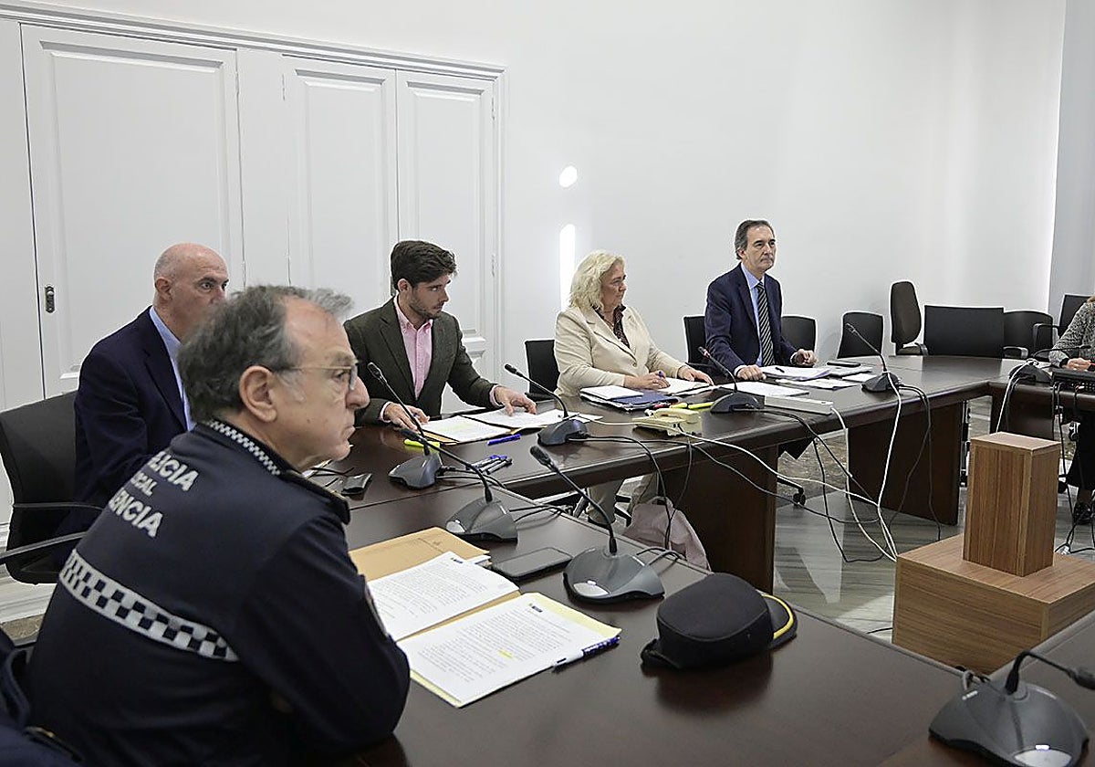 Imagen del jefe de la Policía Local de Valencia, José Vicente Herrera, este lunes en la comisión municipal sobre la dana