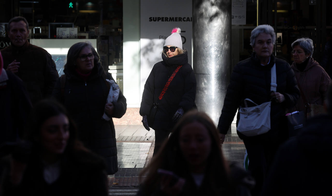 El frío extremo se cuela en las calles de Córdoba, en imágenes