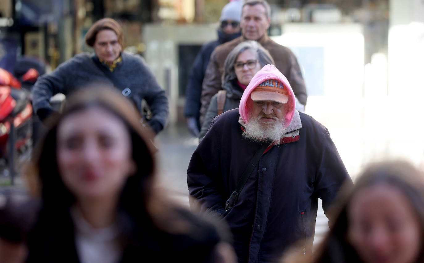 El frío extremo se cuela en las calles de Córdoba, en imágenes