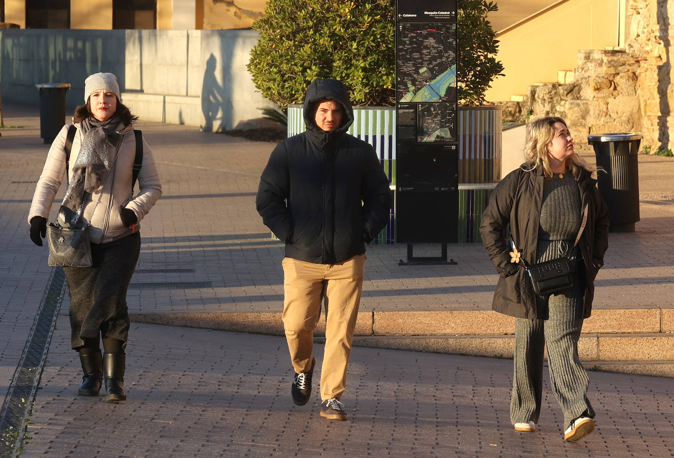El frío extremo se cuela en las calles de Córdoba, en imágenes