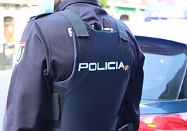 Dos encapuchados  disparan en la cabeza a un hombre en un presunto robo de drogas en un narcopiso de Vallecas