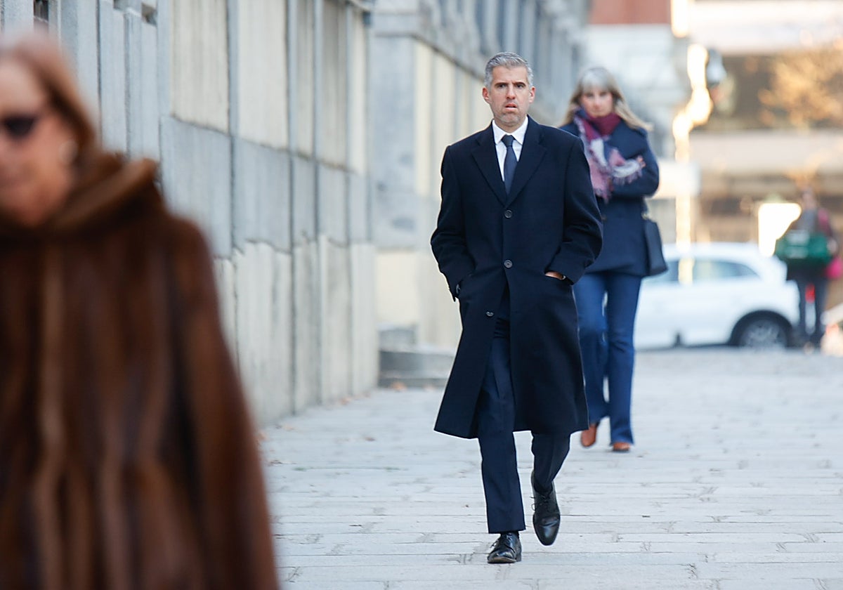 El fiscal de Delitos Económicos, Julián Salto, a su llegada a declarar comot testigo en el Tribunal Supremo