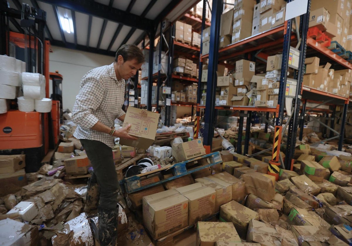 Imagen de archivo tomada en una empresa afectada por la dana en Valencia