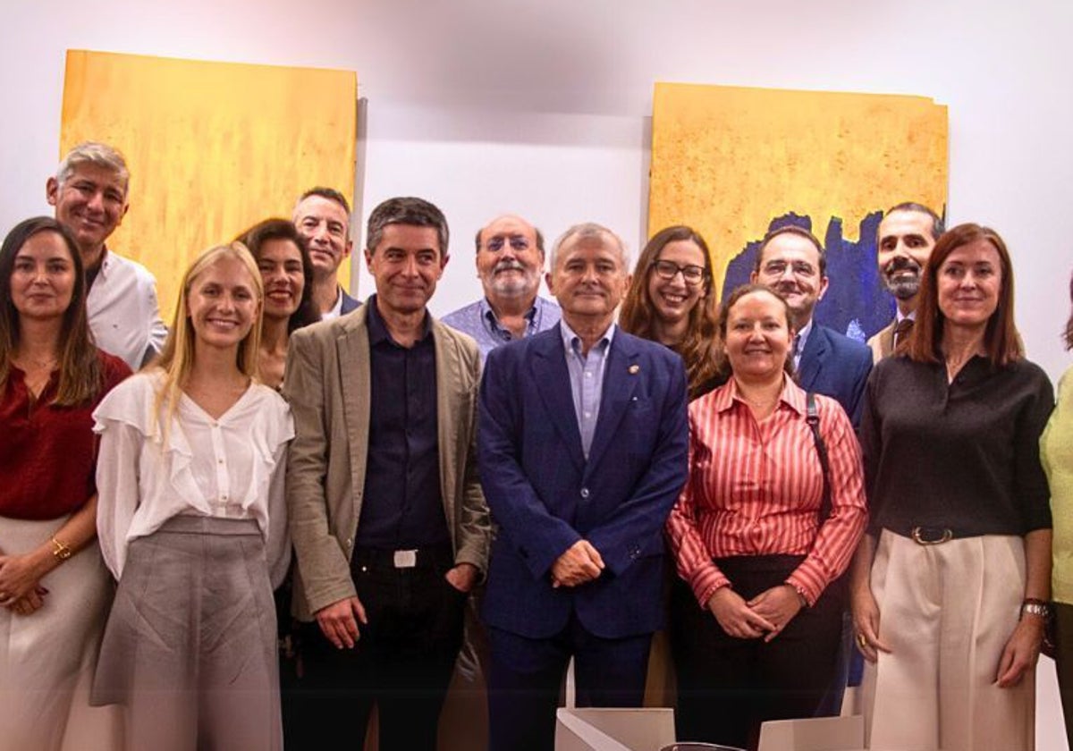 Candidatura de Tomás Merina (en el centro), ganador de las elecciones a la presidencia del Colegio de Médicos de Madrid