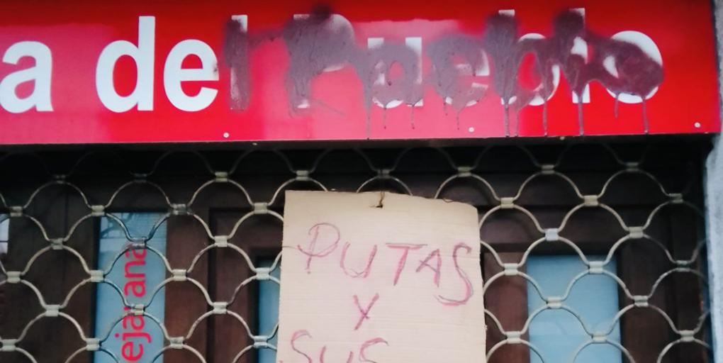 La sede del PSOE de Béjar amanece con pintadas e insultos