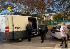 Alarma social en el casco antiguo de Jávea por un grupo de traficantes con un arsenal de armas y vigilantes 'aguadores'