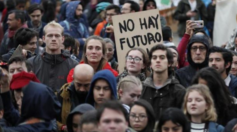 Una juventud que ya no confía en la democracia: «Hemos nacido en crisis y vamos a morir en crisis»