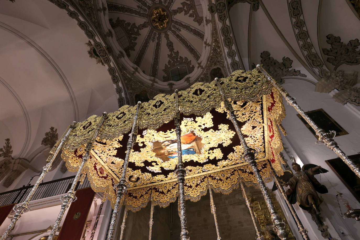 La presentación de las bambalinas interiores del palio de la Candelaria de Córdoba, en imágenes