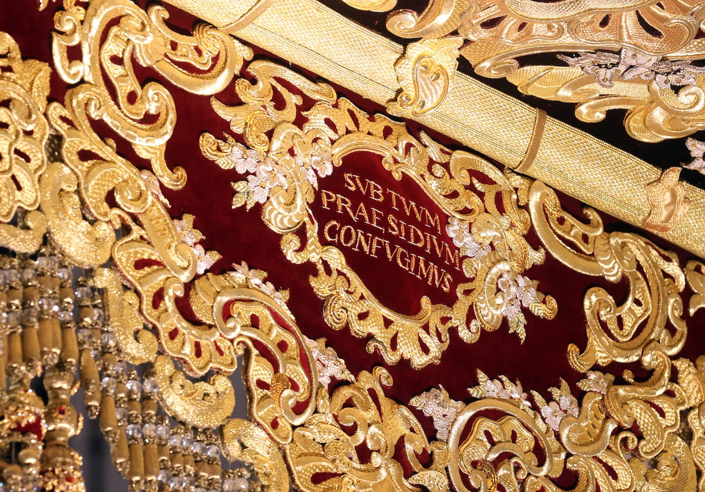 La presentación de las bambalinas interiores del palio de la Candelaria de Córdoba, en imágenes