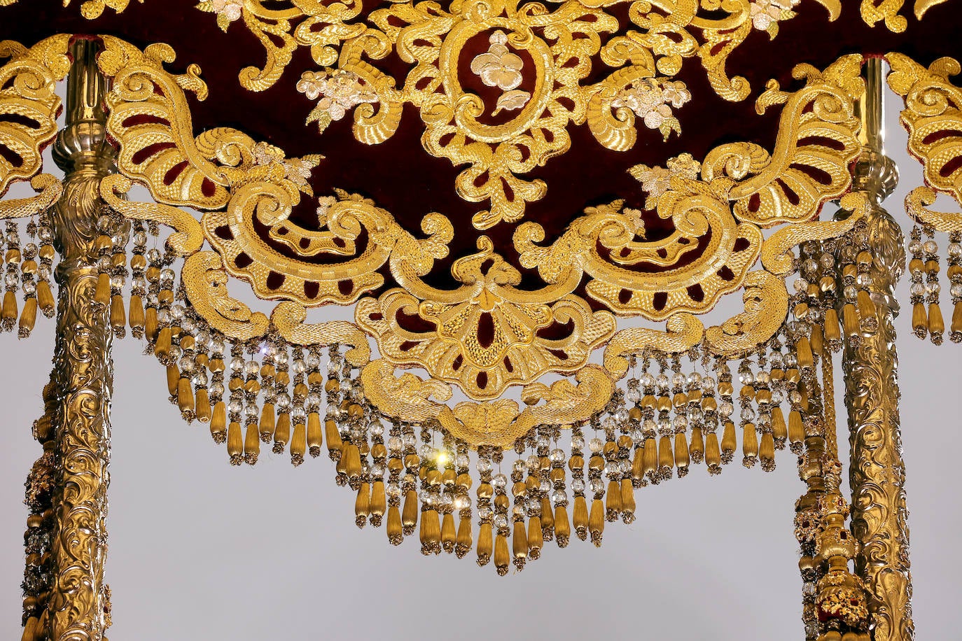 La presentación de las bambalinas interiores del palio de la Candelaria de Córdoba, en imágenes