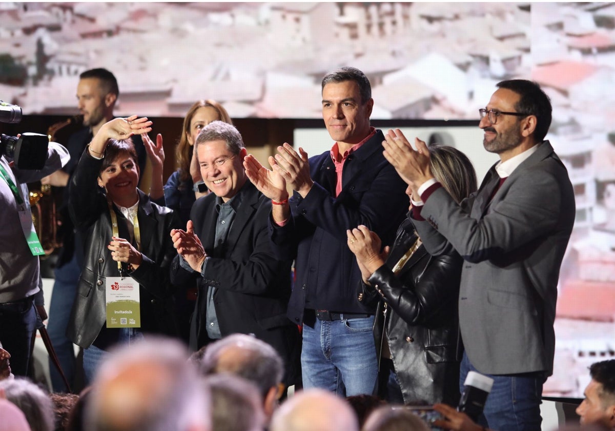 Pedro Sánchez y Emiliano García-Page, juntos en el congreso del PSOE