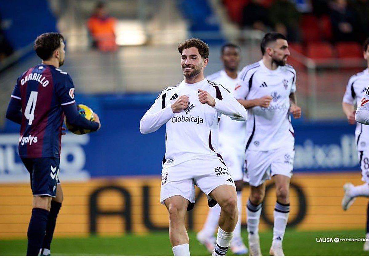 Javi Rueda celebra el gol