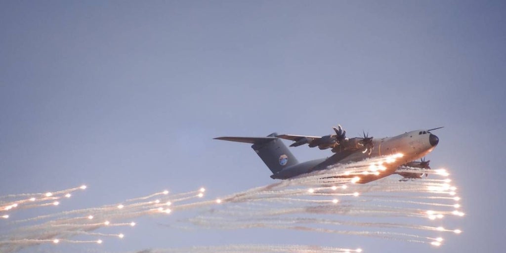 Primer lanzamiento de bengalas desde un A400M en el polígono de tiro de Bardenas