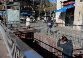 Un vigilante del Metro de Barcelona pierde un ojo tras la agresión de un joven de 19 años ya detenido
