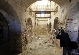 Primer paso para la obra de restauración del Pósito de la plaza de la Corredera de Córdoba