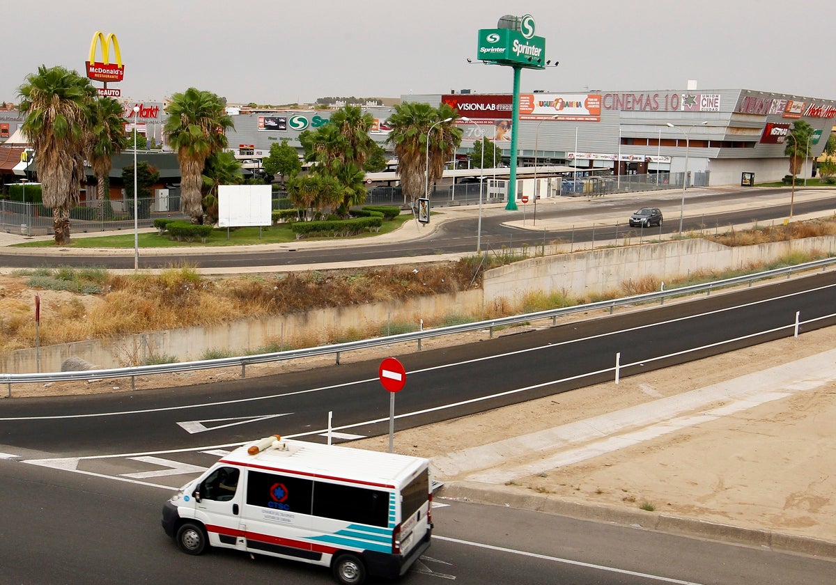 Lado sur del parque comercial del Guadalquivir en Córdoba