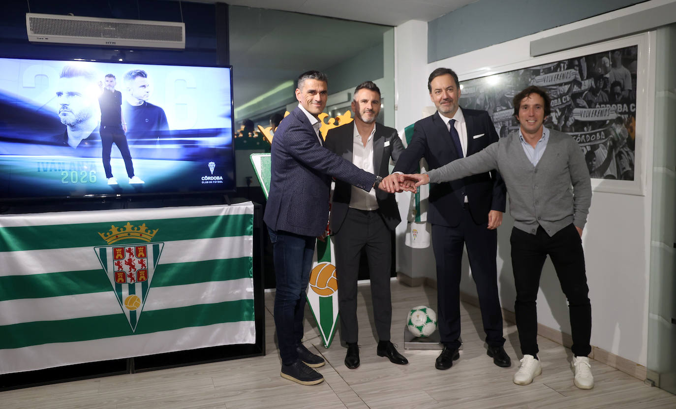 El acuerdo de renovación de Iván Ania con el Córdoba CF, en imágenes
