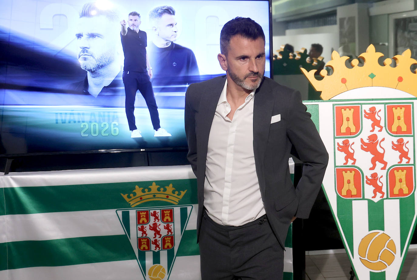 El acuerdo de renovación de Iván Ania con el Córdoba CF, en imágenes