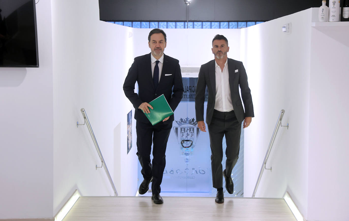 El acuerdo de renovación de Iván Ania con el Córdoba CF, en imágenes