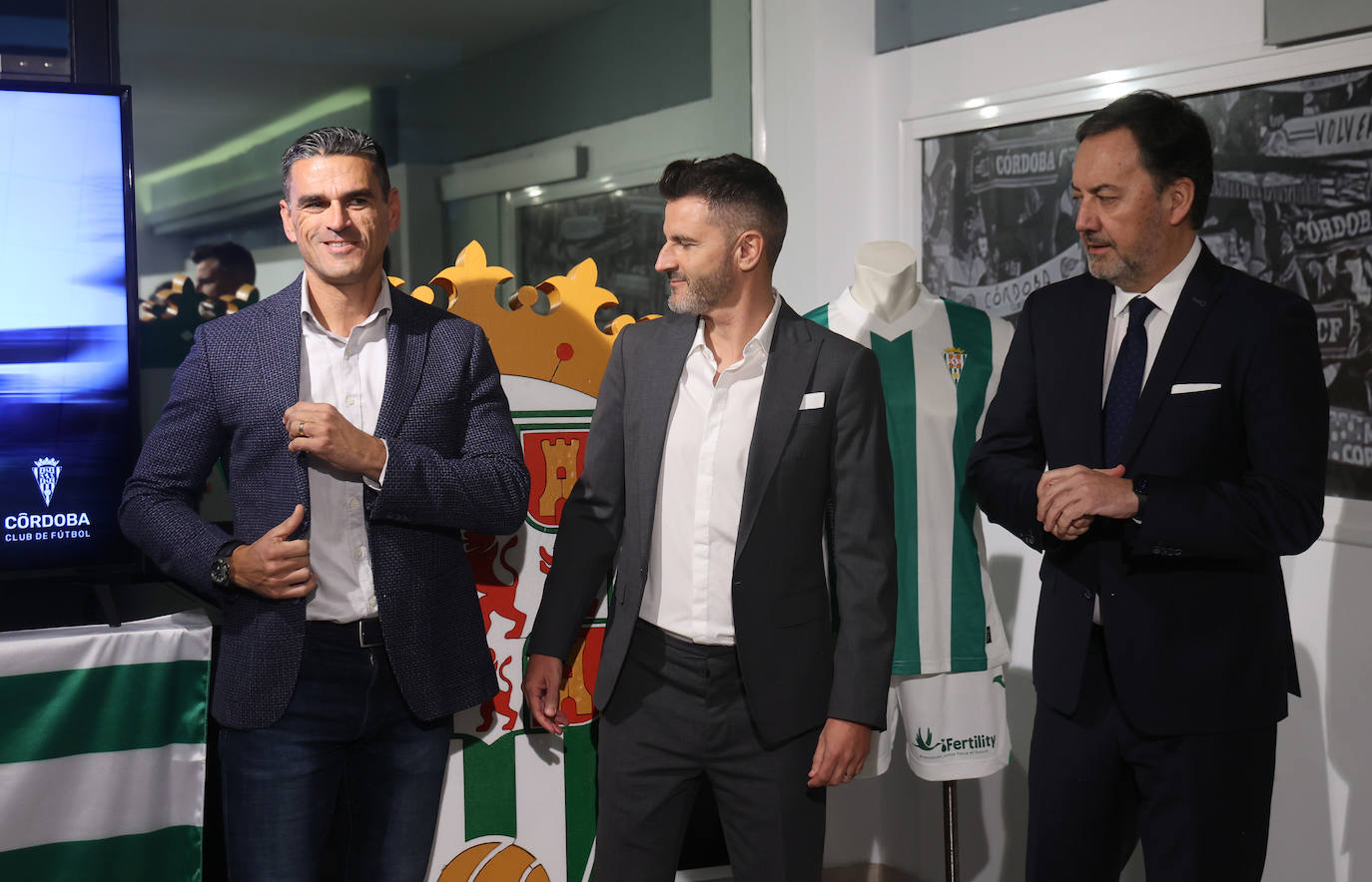 El acuerdo de renovación de Iván Ania con el Córdoba CF, en imágenes