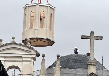 La colocación de la nueva linterna culmina la reconstrucción de la cúpula de la iglesia de la Vera Cruz