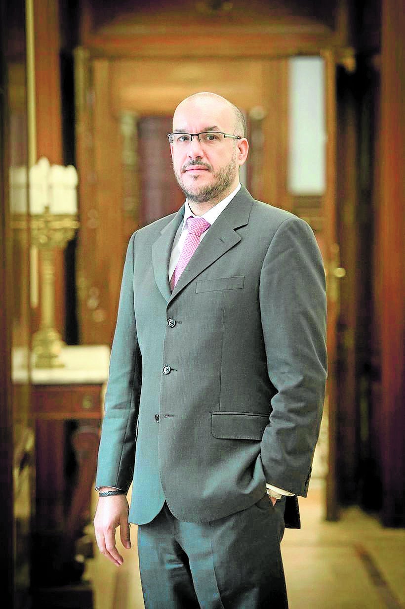 Foto: Carlos Moreno Medina Director del Gabinete de la Vicepresidenta Primera del Gobierno |En vídeo: Señal en directo de la Comisión de Investigación en el Senado