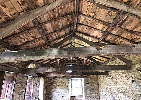 Imagen secundaria 1 - Ponen a la venta una aldea en Galicia por 65.000 euros: seis edificaciones reformadas y 13.000 metros cuadrados