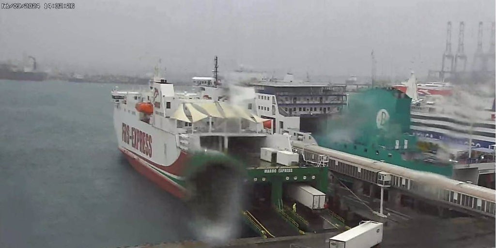 El puerto de Tarifa cancela salidas de barcos con destino a Tánger por la amenaza de tornados en el Estrecho