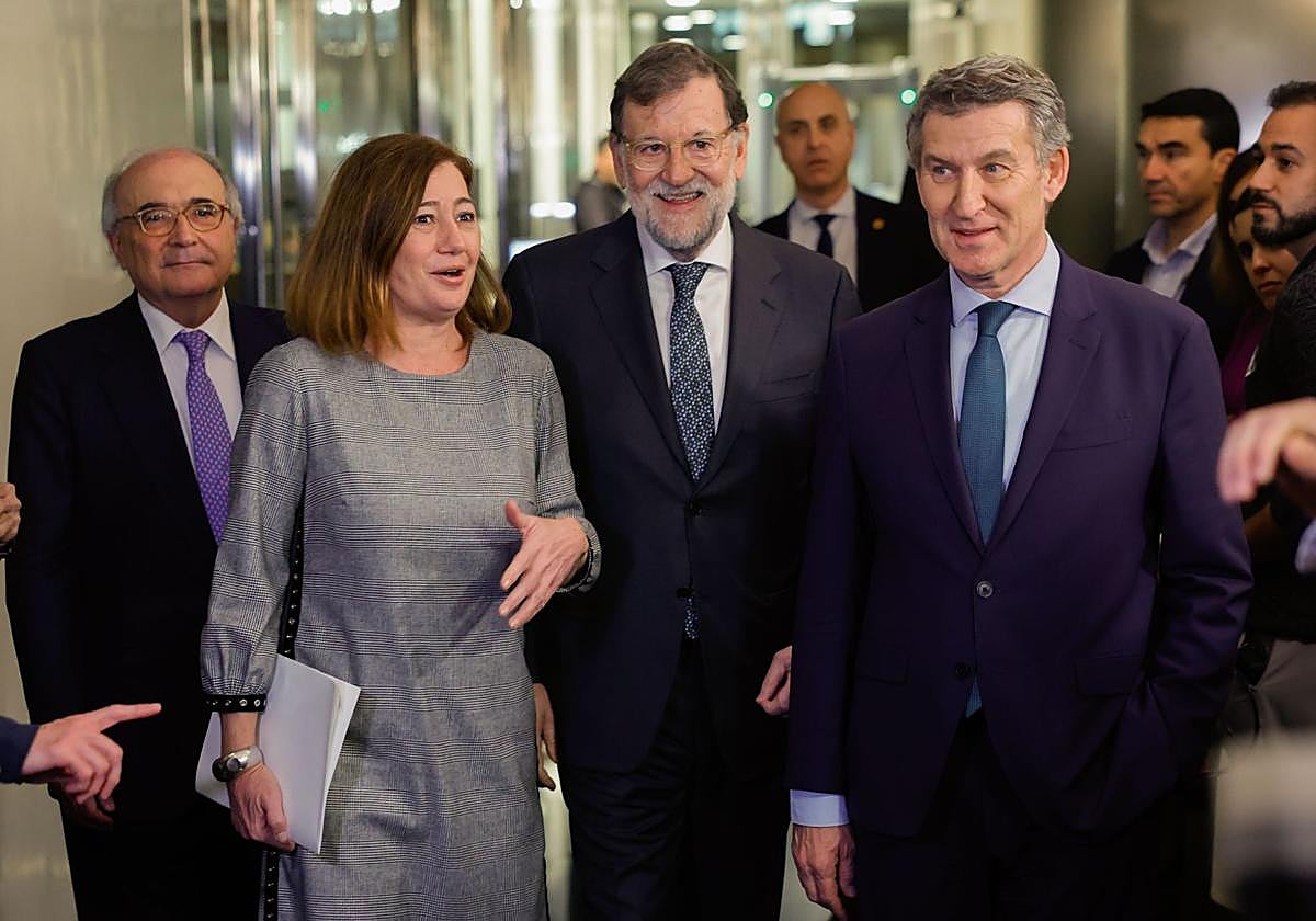 Francina Armengol, presidenta del Congreso, con Mariano Rajoy y Alberto Núñez Feijóo