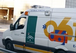 Muere un motorista de 20 años al chocar contra una caravana en Almería