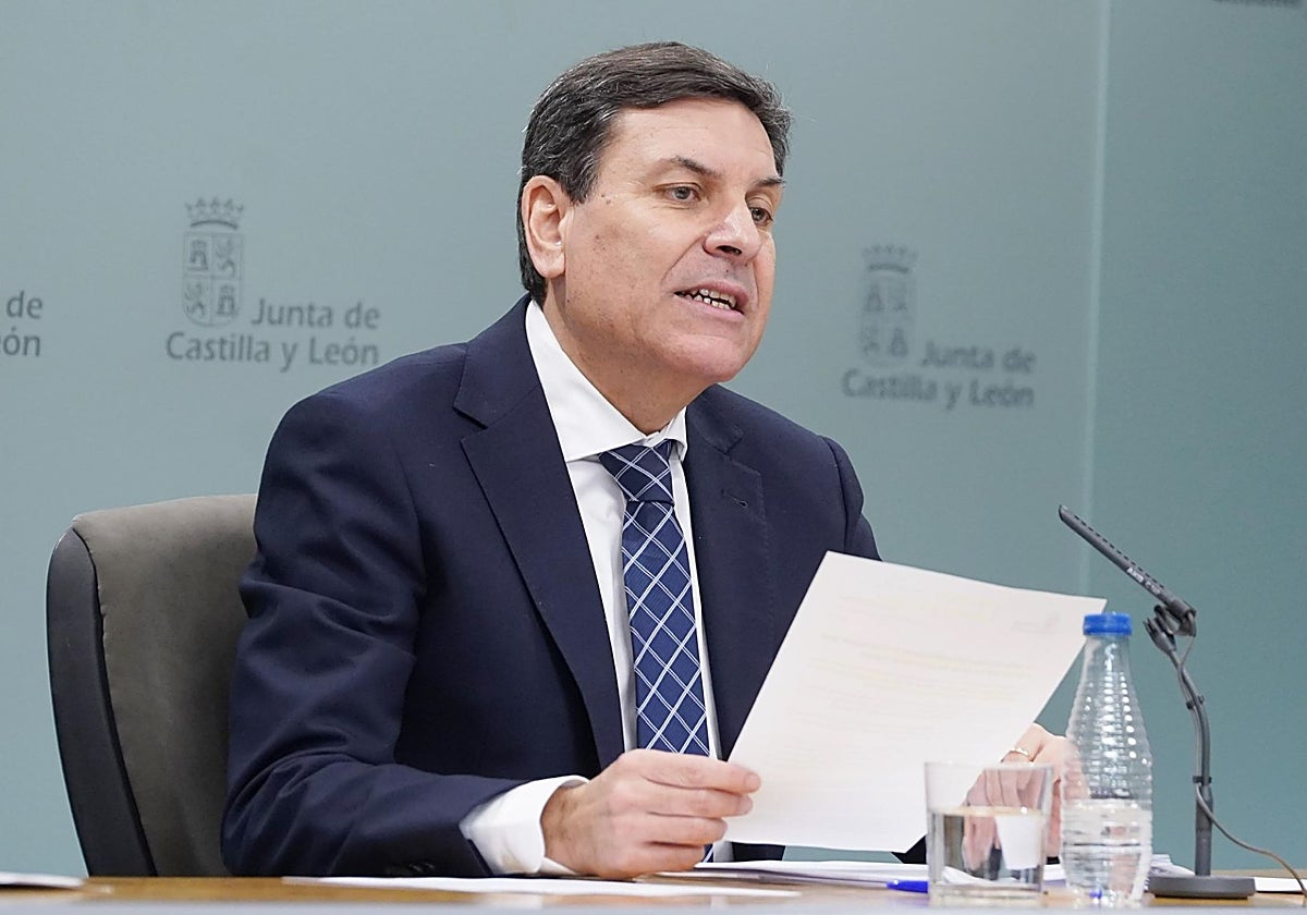 El portavoz y consejero de Economía y Hacienda, Carlos Fernández Carriedo