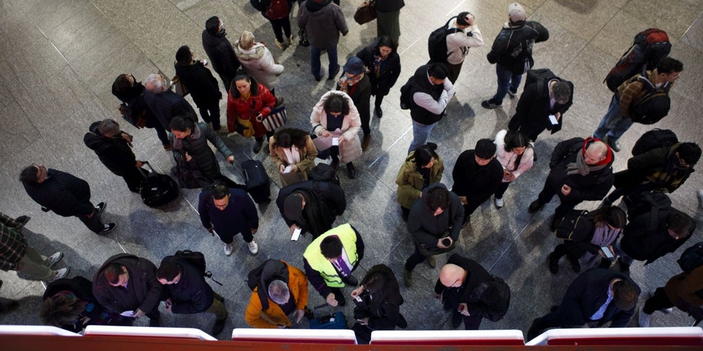 Cisma en el transporte público: Mantener la rebaja de tarifas actual le costaría a la Comunidad 500 millones al año