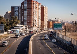 Una semana de obras en la A-5: menos tráfico y quejas por el carril bus