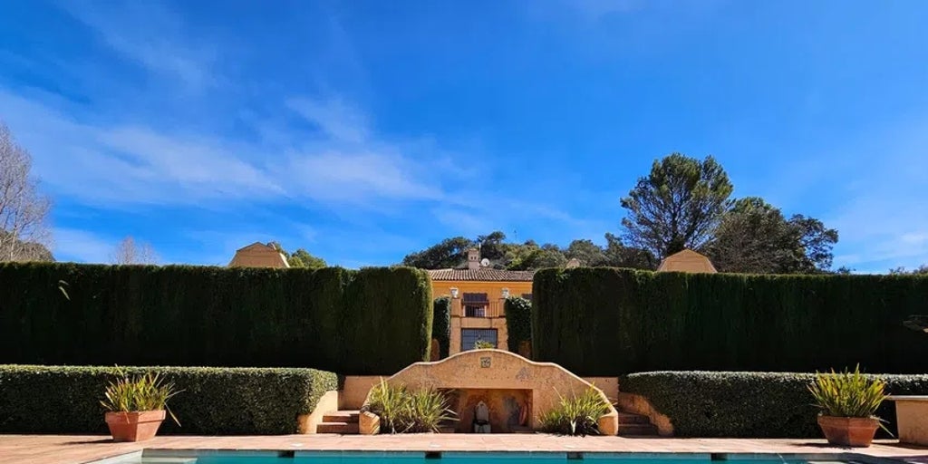 Sale a la venta un cortijo en Ronda con piscina y vistas a una ciudad romana por  2,7 millones de euros