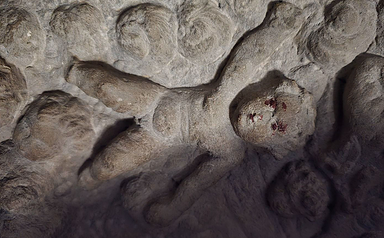 Imagen principal - Autógrafos, chicles y piezas rotas: una parroquia de Tenerife cobrará entrada para &#039;defenderse&#039; de los atentados al patrimonio