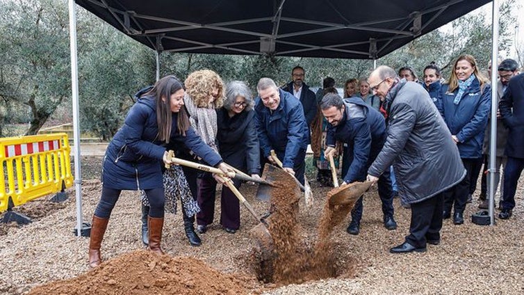 Page coloca la primera piedra de la EDAR de Villanueva de la Torre, diseñada para 14.000 habitantes