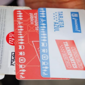La Tarjeta Azul que permite viajar por 4,30 euros en metro y autobuses de Madrid: requisitos y cómo conseguirla gratis