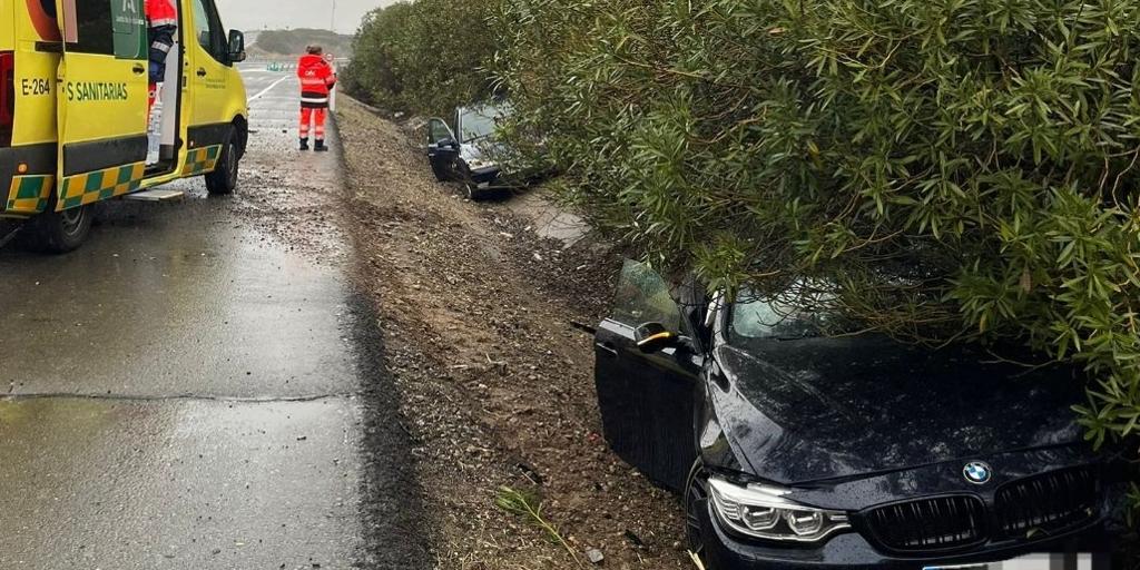 Accidente Córdoba: tres jóvenes heridos tras el choque lateral de dos coches en la A-4