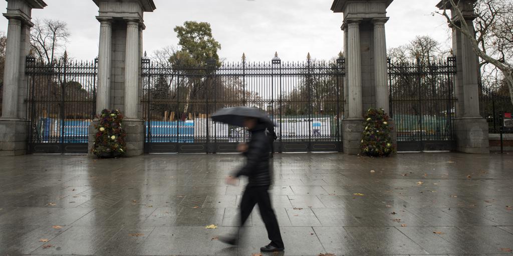 El Retiro y otros ocho parques cierran este lunes de 12 a 21 horas por la previsión de fuertes vientos